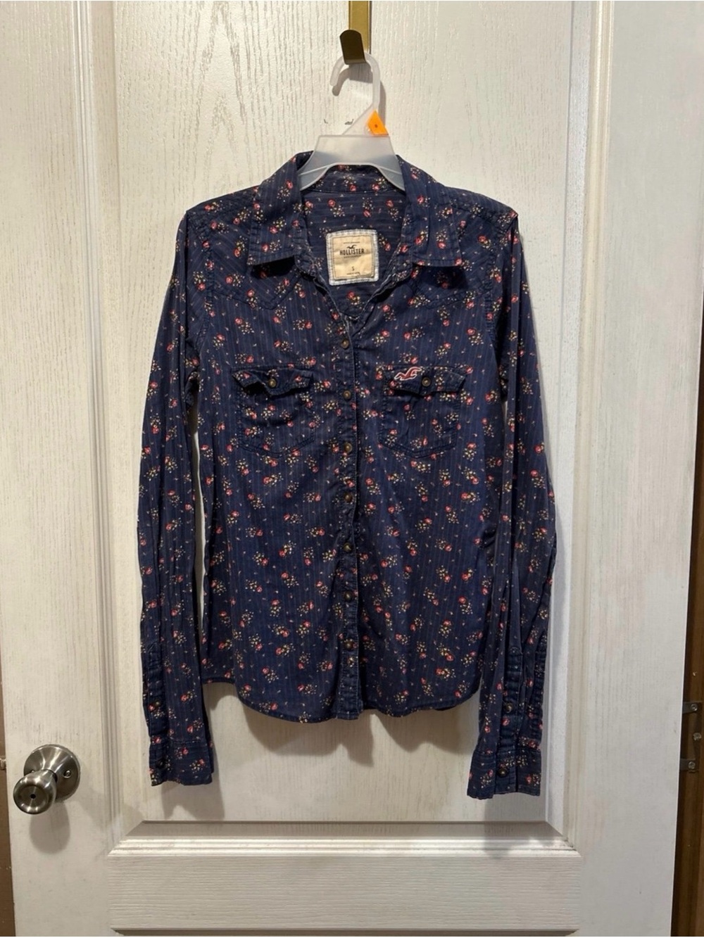 Hollister Navy Button-Up Shirt with Red Floral Print Size: Small